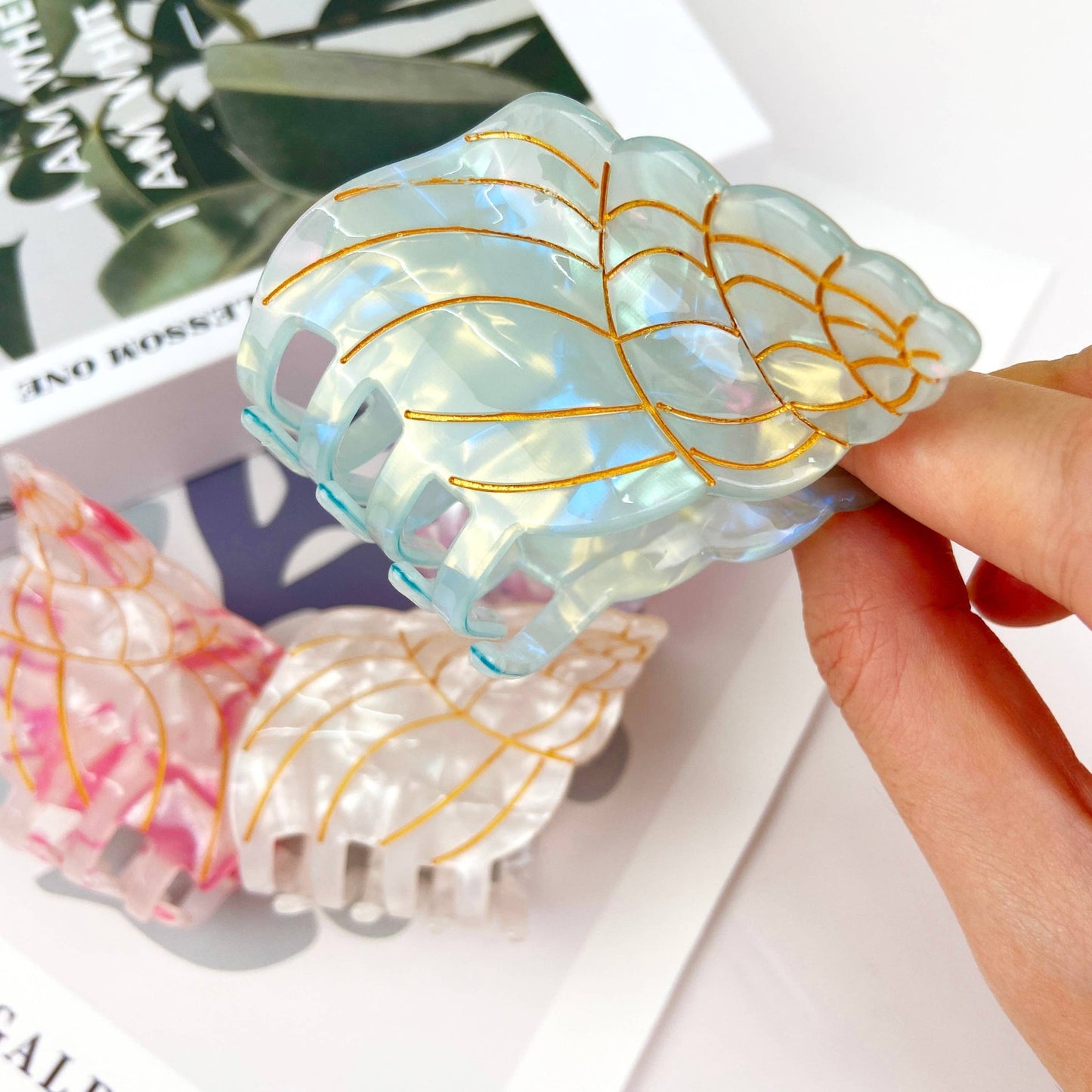 Conch hair claw clip - The Aegean Aviary